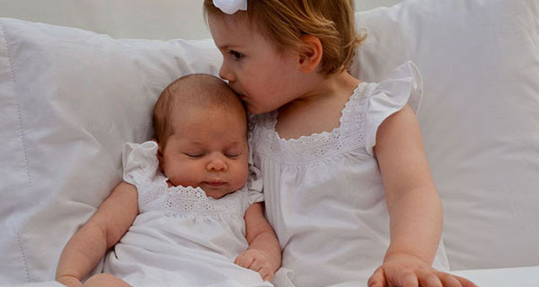 Estelle e Leonore di Svezia: le bellissime principessine si incontrano a New York Estelle e Leonore di Svezia: le bellissime principessine si incontrano a New York
