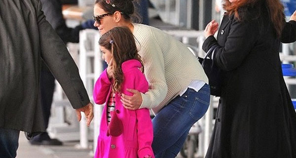 Suri Cruise, la figlia di Tom Cruise e Katie Holmes, e il look firmato MILLY Minis Suri Cruise, la figlia di Tom Cruise e Katie Holmes, e il look firmato MILLY Minis