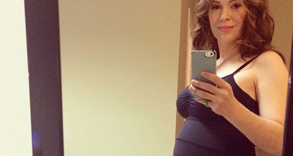Alyssa Milano di nuovo incinta: l’attrice di Streghe avrà una bambina Alyssa Milano di nuovo incinta: l’attrice di Streghe avrà una bambina