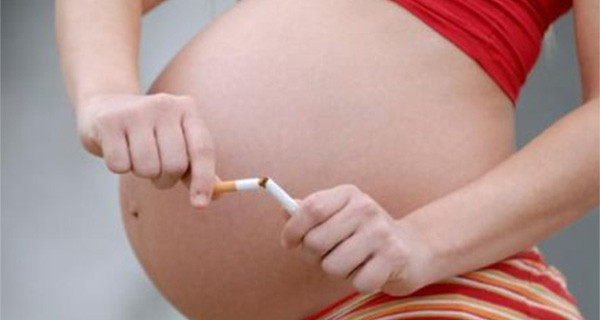 Fumare in gravidanza: ecco quali sono i rischi per il bambino Fumare in gravidanza: ecco quali sono i rischi per il bambino