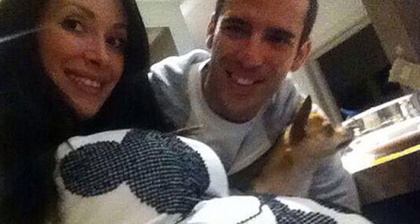 Marco Melandri presto papà: lui e la compagna mostrano il pancione su Twitter Marco Melandri presto papà: lui e la compagna mostrano il pancione su Twitter