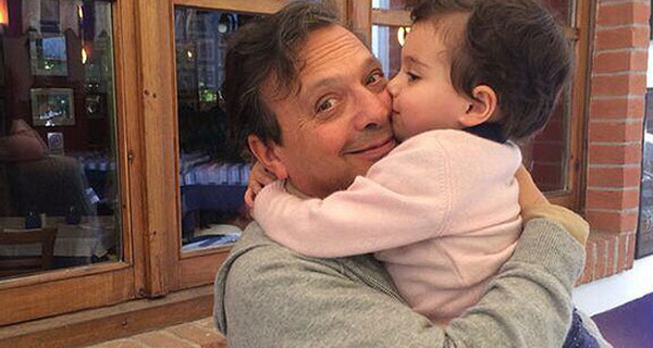 Piero Chiambretti non solo presentatore Tv: eccolo nella veste di papà! Piero Chiambretti non solo presentatore Tv: eccolo nella veste di papà!