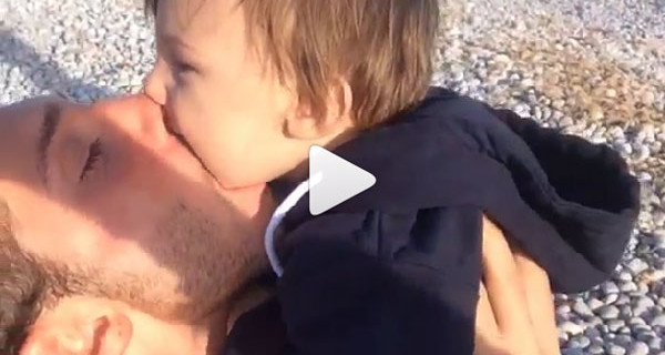 Stefano De Martino riempie di baci il piccolo Santiago, e Belen? Il nuovo video di Instagram Stefano De Martino riempie di baci il piccolo Santiago, e Belen? Il nuovo video di Instagram