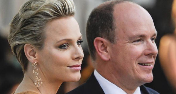 Charlene di Monaco incinta e mostra per la prima volta il pancino Charlene di Monaco incinta e mostra per la prima volta il pancino