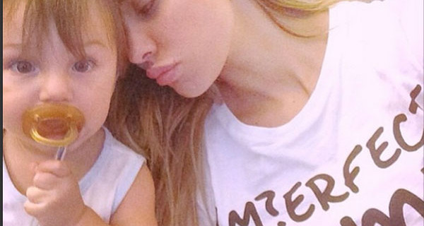 Belen Rodriguez è una “Imperfect Mom”. La sua foto con il piccolo Santiago Belen Rodriguez è una “Imperfect Mom”. La sua foto con il piccolo Santiago