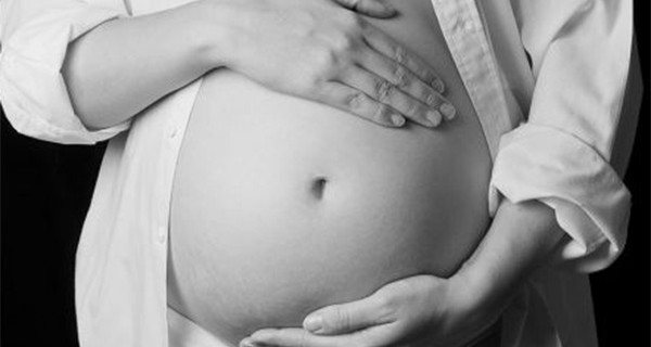 Istat, nascite al minimo: colpa della crisi, i giovani scappano e non fanno figli Istat, nascite al minimo: colpa della crisi, i giovani scappano e non fanno figli