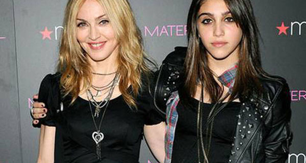Madonna attaccata su Instagram per la foto di Lourdes: “Sono minorenni e bevono alcol!” Madonna attaccata su Instagram per la foto di Lourdes: “Sono minorenni e bevono alcol!”