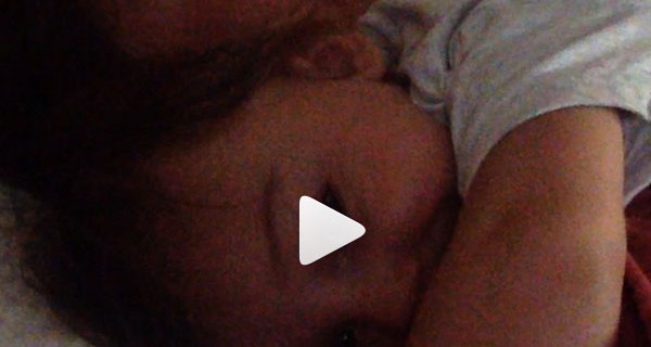 Il risveglio di Santiago De Martino tra le braccia di papà Stefano. Il nuovo video di Instagram Il risveglio di Santiago De Martino tra le braccia di papà Stefano. Il nuovo video di Instagram