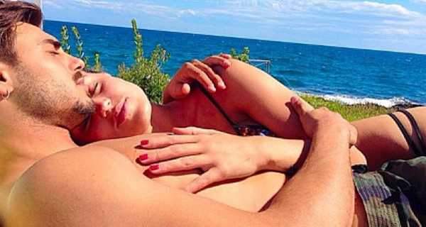 Francesco Monte e Cecilia Rodriguez sempre più innamorati. Le foto della vacanza in Puglia Francesco Monte e Cecilia Rodriguez sempre più innamorati. Le foto della vacanza in Puglia