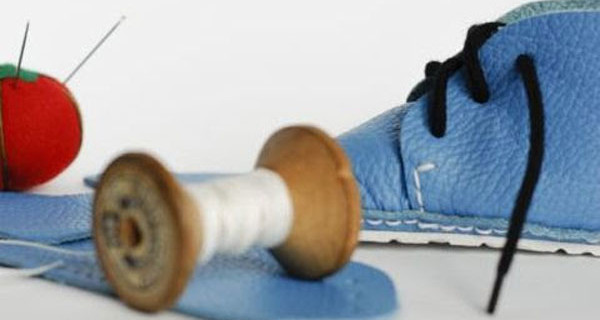 First Baby Shoes: il kit per cucire le scarpe del proprio bambino. Video Tutorial First Baby Shoes: il kit per cucire le scarpe del proprio bambino. Video Tutorial