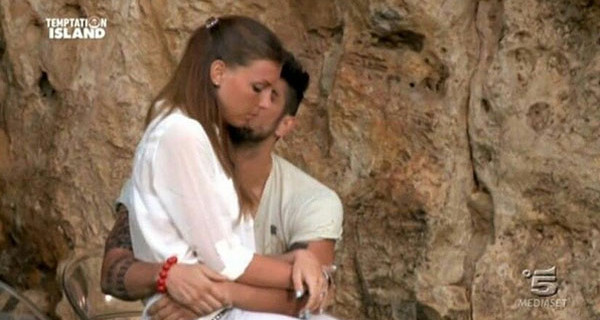 Cristian e Tara si incontrano: arriva la squalifica da Temptation Island? Anticipazioni Cristian e Tara si incontrano: arriva la squalifica da Temptation Island? Anticipazioni
