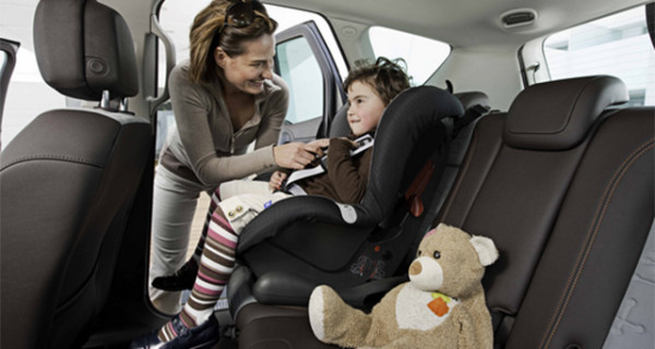 Ecco i consigli per affrontare un viaggio in macchina con i bambini Ecco i consigli per affrontare un viaggio in macchina con i bambini