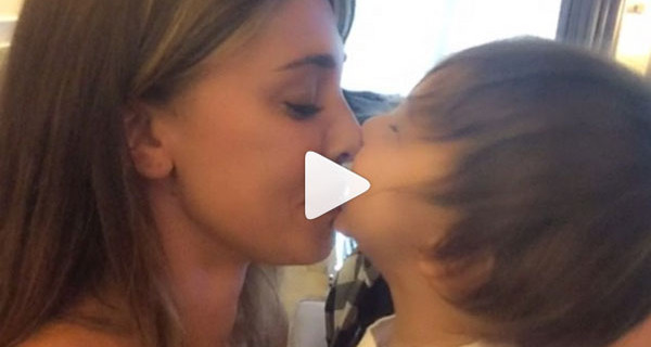 Belen Rodriguez criticata, lei risponde con un dolce video del piccolo Santiago. Guarda Belen Rodriguez criticata, lei risponde con un dolce video del piccolo Santiago. Guarda