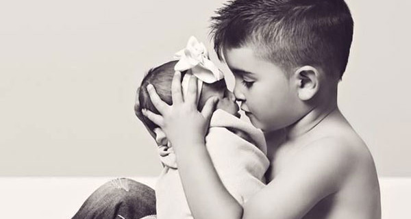 Tuo fratello è l’uomo più importante della tua vita: ecco i 12 motivi per cui è vero Tuo fratello è l’uomo più importante della tua vita: ecco i 12 motivi per cui è vero
