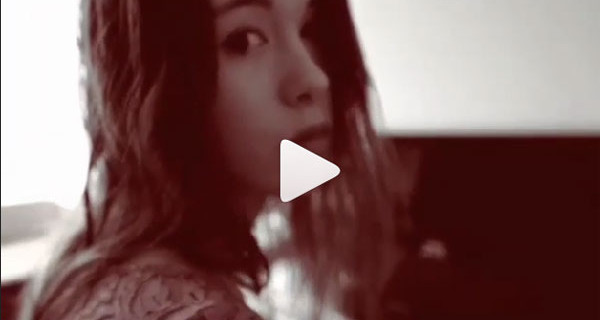 Aurora Ramazzotti e la voce come papà Eros: il video che sta incantando il web Aurora Ramazzotti e la voce come papà Eros: il video che sta incantando il web
