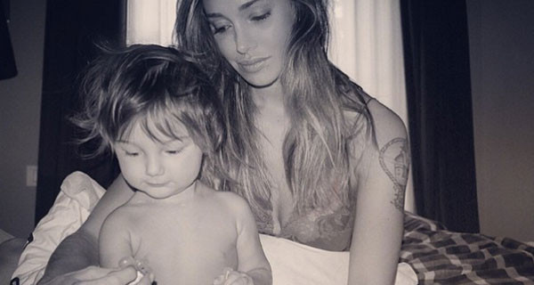 Belen Rodriguez annuncia: “Sarò presto mamma per la seconda volta” Belen Rodriguez annuncia: “Sarò presto mamma per la seconda volta”