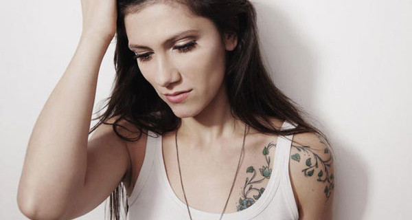 Elisa presenta il suo nuovo album e confessa: “I miei bambini stanno curando le mie vecchie ferite” Elisa presenta il suo nuovo album e confessa: “I miei bambini stanno curando le mie vecchie ferite”