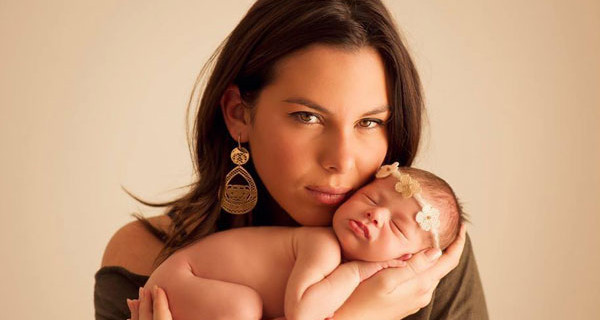 La neo mamma Micol Olivieri, attrice de I Cesaroni, difende la sua famiglia dalle critiche La neo mamma Micol Olivieri, attrice de I Cesaroni, difende la sua famiglia dalle critiche