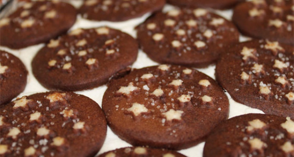 Ricetta dei Pan Di Stelle, i biscotti fatti in casa preferiti dai bambini Ricetta dei Pan Di Stelle, i biscotti fatti in casa preferiti dai bambini