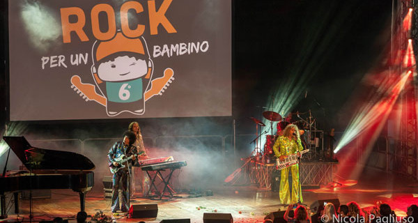Rock Per Un Bambino: grande prestazione del fotografo Nicola Pagliuso Rock Per Un Bambino: grande prestazione del fotografo Nicola Pagliuso
