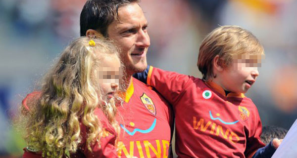 Francesco Totti parla di violenza negli stadi: “I miei figli vengono a vedermi giocare ma hanno paura” Francesco Totti parla di violenza negli stadi: “I miei figli vengono a vedermi giocare ma hanno paura”