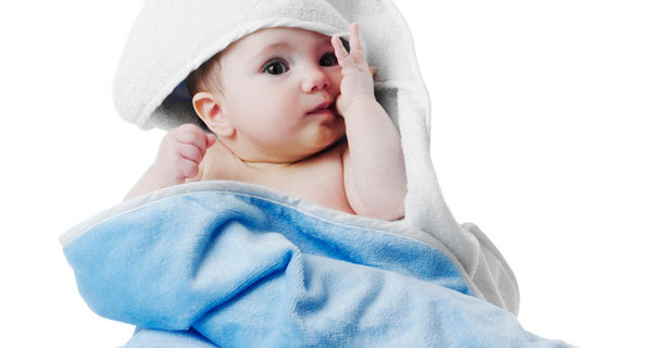Babyhug: il telo in spugna extralarge che rivoluziona il momento del bagnetto Babyhug: il telo in spugna extralarge che rivoluziona il momento del bagnetto