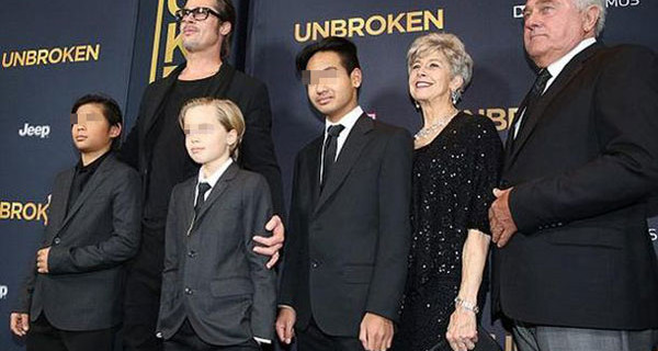 Brad Pitt e Angelina Jolie: ecco perché la piccola Shiloh si veste sempre da maschietto Brad Pitt e Angelina Jolie: ecco perché la piccola Shiloh si veste sempre da maschietto