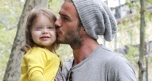 David Beckham, le parole di sua figlia Harper: “Papà, non mi piaci. Sei cicciotto!” David Beckham, le parole di sua figlia Harper: “Papà, non mi piaci. Sei cicciotto!”