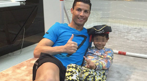 Cristiano Ronaldo papà modello: “Farò di tutto per rendere felice mio figlio” Cristiano Ronaldo papà modello: “Farò di tutto per rendere felice mio figlio”