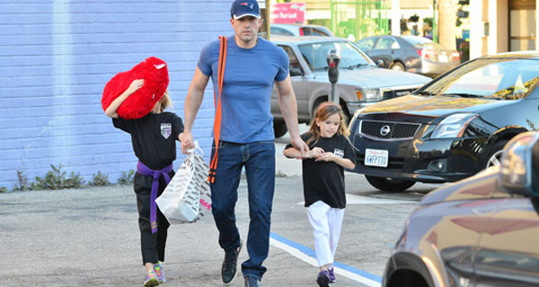 Ben Affleck: papà affettuoso e marito romantico. Il suo gesto per San Valentino con le figlie Ben Affleck: papà affettuoso e marito romantico. Il suo gesto per San Valentino con le figlie