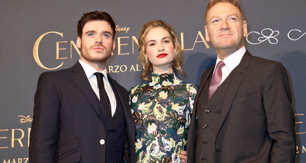 Cenerentola, la favola diventa realtà alla première milanese del nuovo film Disney Cenerentola, la favola diventa realtà alla première milanese del nuovo film Disney