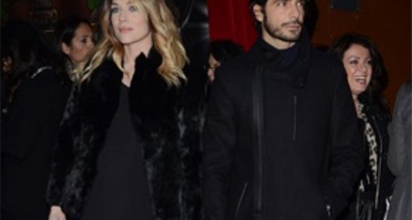 Laura Chiatti raggiante su Instagram: “Sono la mamma la moglie più felice del mondo” Laura Chiatti raggiante su Instagram: “Sono la mamma la moglie più felice del mondo”