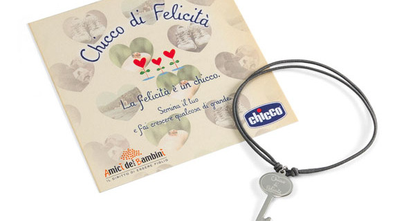 Il nuovo Chicco di Felicità 2015: la medaglietta a forma di chiave per aiutare i bambini Il nuovo Chicco di Felicità 2015: la medaglietta a forma di chiave per aiutare i bambini