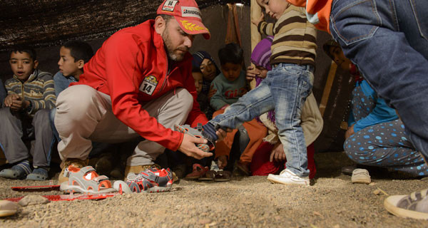 Garvalin e la Maroc Challenge presentano le scarpe solidali per i bambini del Marocco Garvalin e la Maroc Challenge presentano le scarpe solidali per i bambini del Marocco