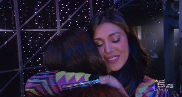 Belen Rodriguez fuori dallo studio dell’Isola per Cecilia: ecco perchè non è entrata Belen Rodriguez fuori dallo studio dell’Isola per Cecilia: ecco perchè non è entrata