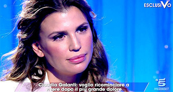 Claudia Galanti parla della morte di sua figlia Indila: “Aveva appena iniziato a gattonare, questo è il ricordo più bello” Claudia Galanti parla della morte di sua figlia Indila: “Aveva appena iniziato a gattonare, questo è il ricordo più bello”