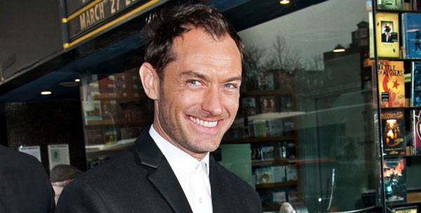 Cinque volte papà: Jude Law e l’ex fidanzata al settimo cielo per la nascita della loro bambina Cinque volte papà: Jude Law e l’ex fidanzata al settimo cielo per la nascita della loro bambina