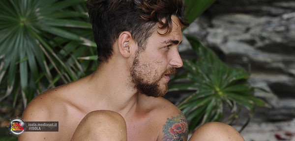 Stasera arriva all’Isola Dei Famosi Maria De Filippi per supportare il “figlioccio” Valerio Scanu Stasera arriva all’Isola Dei Famosi Maria De Filippi per supportare il “figlioccio” Valerio Scanu
