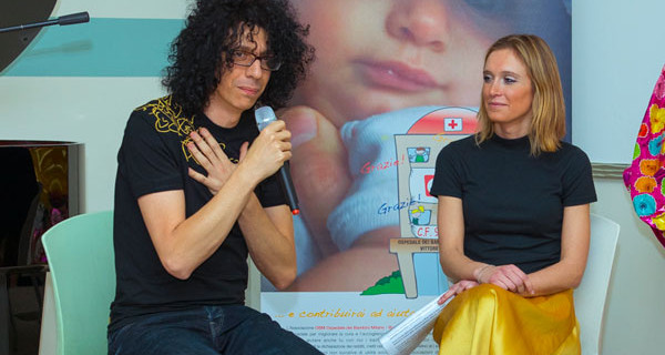 Giovanni Allevi all’Ospedale di Bambini Vittore Buzzi di Milano: il concerto per i bimbi malati Giovanni Allevi all’Ospedale di Bambini Vittore Buzzi di Milano: il concerto per i bimbi malati
