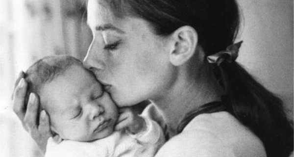Festa della Mamma: ecco quali sono le madri vip più amate e imitate Festa della Mamma: ecco quali sono le madri vip più amate e imitate