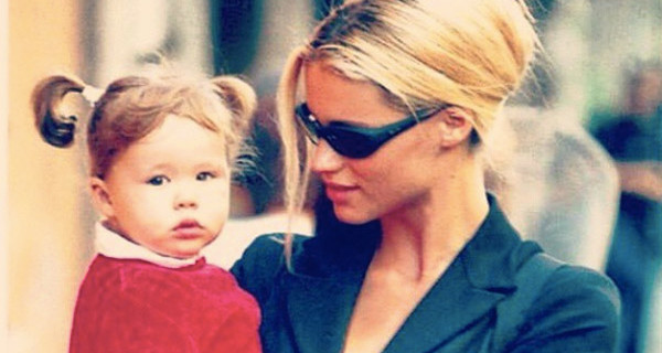 Aurora Ramazzotti si trasferisce a Londra. Michelle Hunziker: “Mi si spezza il cuore” Aurora Ramazzotti si trasferisce a Londra. Michelle Hunziker: “Mi si spezza il cuore”