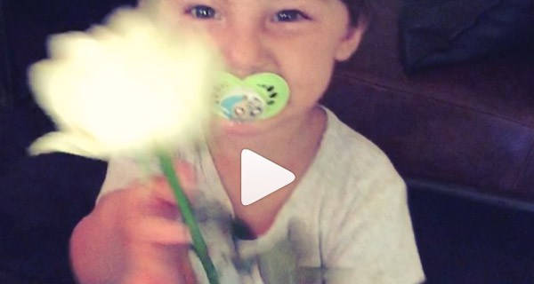 Gli auguri di Santiago a Belen Rodriguez per la Festa della Mamma. VIDEO Gli auguri di Santiago a Belen Rodriguez per la Festa della Mamma. VIDEO