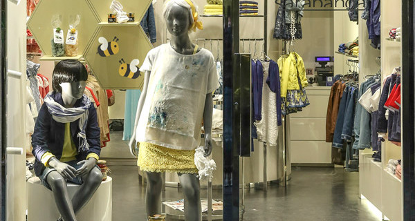 Expo Milano e moda bambini: le vetrine di Sarabanda dedicate alle api Expo Milano e moda bambini: le vetrine di Sarabanda dedicate alle api