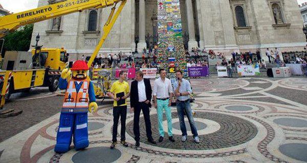 La torre LEGO più alta del mondo: la costruzione a Milano in occasione di EXPO 2015 La torre LEGO più alta del mondo: la costruzione a Milano in occasione di EXPO 2015