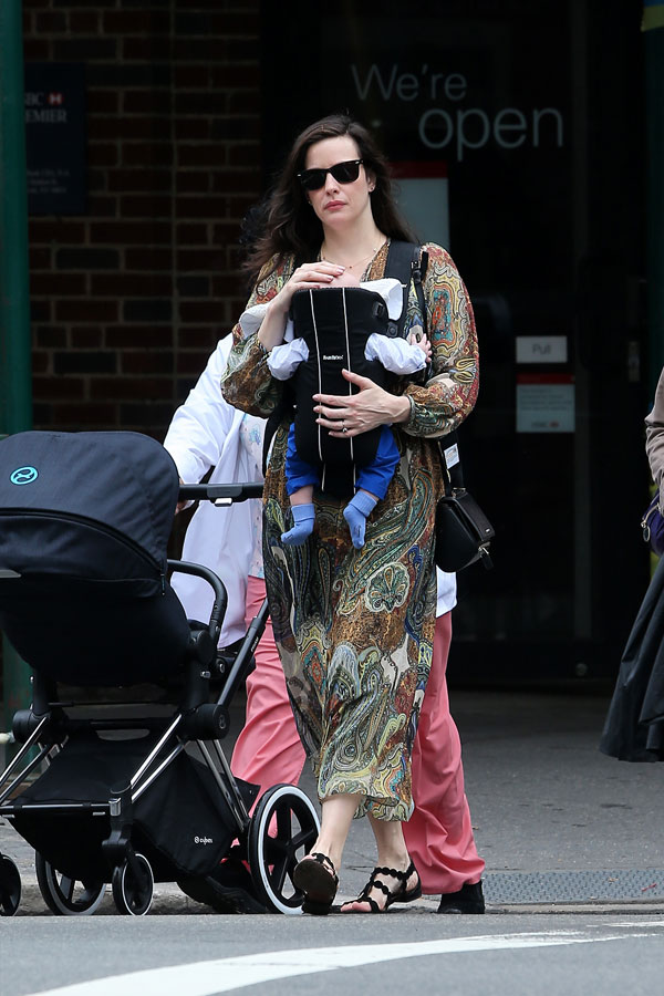 liv-tyler-passeggino-02