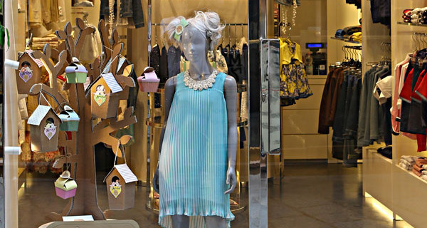 Negozi a Milano per bambini: la vetrina del flagship store di Sarabanda Negozi a Milano per bambini: la vetrina del flagship store di Sarabanda