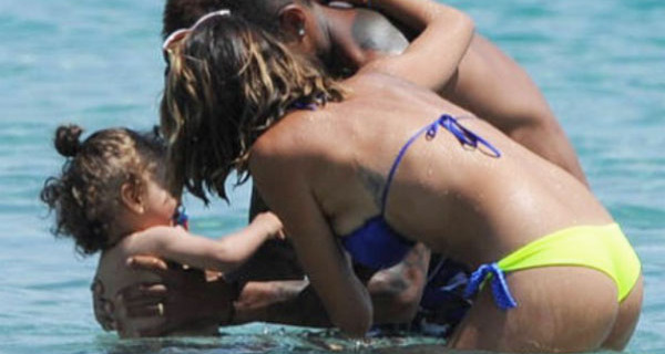 Melissa Satta in forma dopo il parto: la sua estate al mare con il piccolo Maddox Melissa Satta in forma dopo il parto: la sua estate al mare con il piccolo Maddox