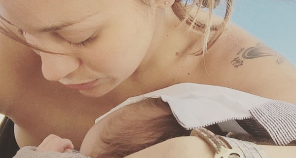 Uomini e Donne: Teresanna Pugliese, le prime parole dopo la nascita del suo bambino Uomini e Donne: Teresanna Pugliese, le prime parole dopo la nascita del suo bambino