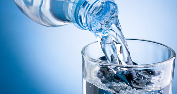 Qual è la temperatura migliore dell’acqua da far bere ai bambini con il caldo? Consigli Qual è la temperatura migliore dell’acqua da far bere ai bambini con il caldo? Consigli