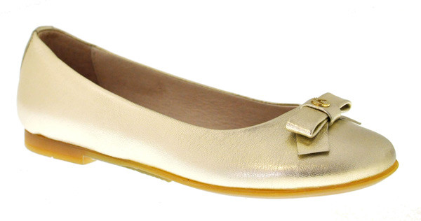 Scarpe per bambini alla moda come quelle degli adulti: i modelli del Calzaturificio Elisabet Scarpe per bambini alla moda come quelle degli adulti: i modelli del Calzaturificio Elisabet
